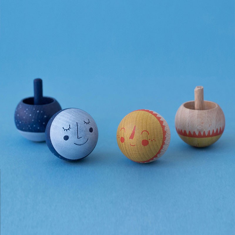 <p>peonza de madera de haya</p>